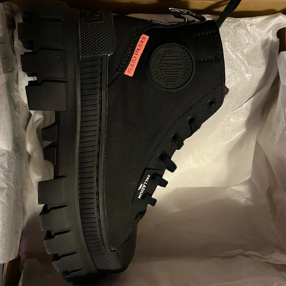 NWT Palladium HI TX All Black Boots Size 6.5 womens - Picture 5 of 5
